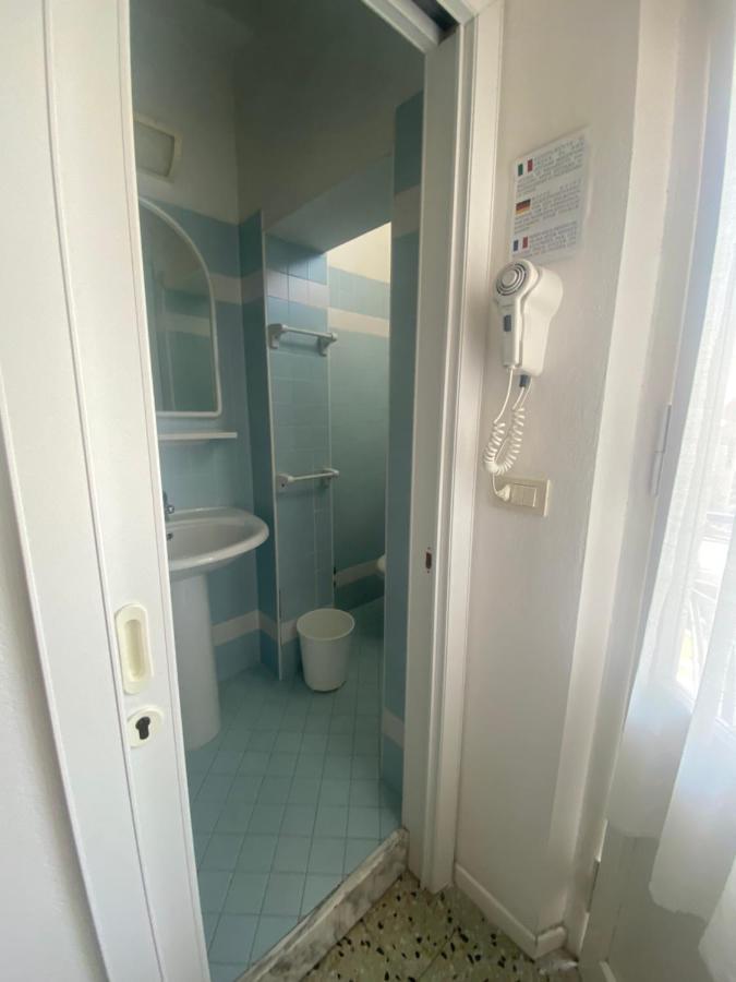 B&B Hotel Lucciola カットーリカ エクステリア 写真