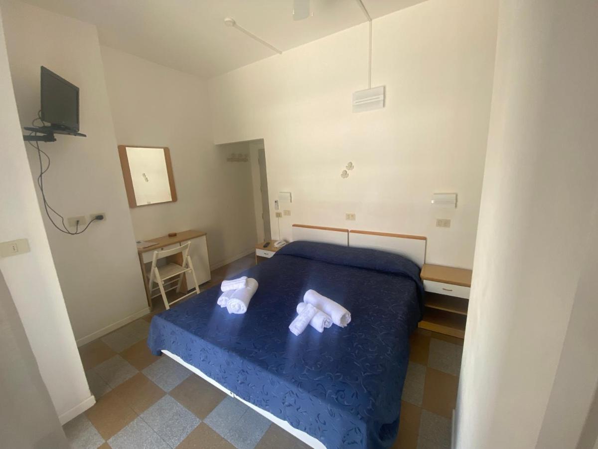 B&B Hotel Lucciola カットーリカ エクステリア 写真