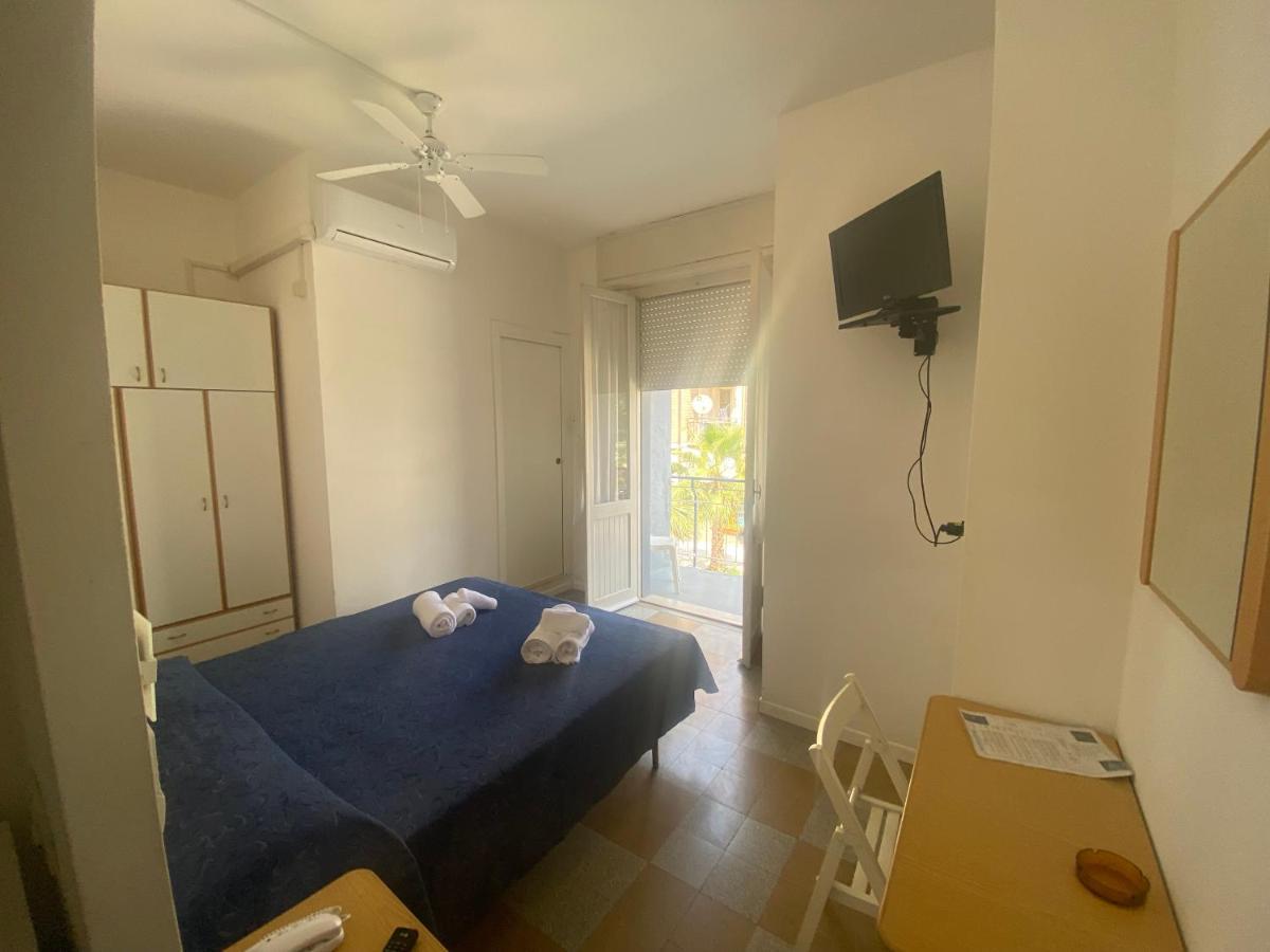 B&B Hotel Lucciola カットーリカ エクステリア 写真