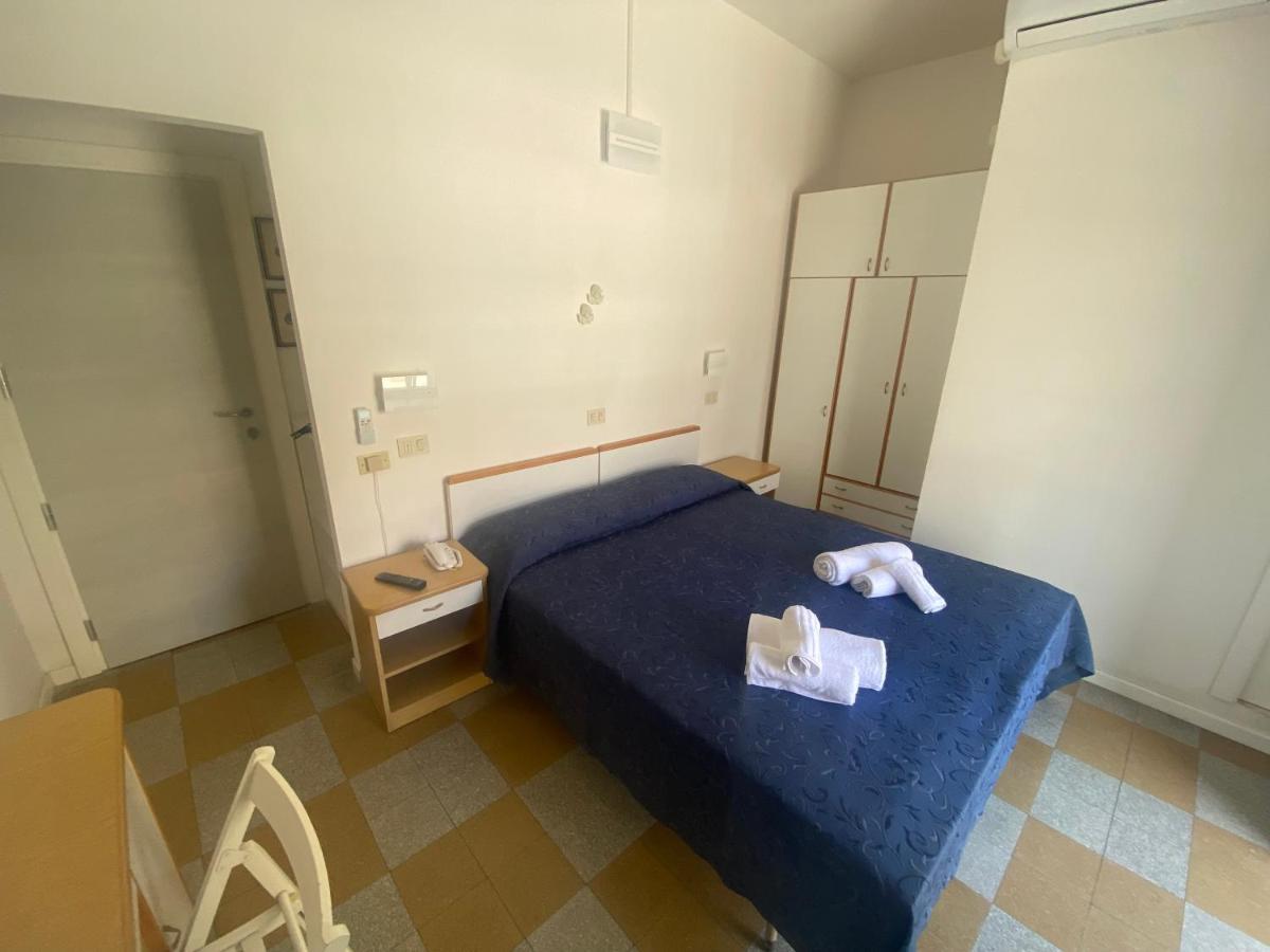 B&B Hotel Lucciola カットーリカ エクステリア 写真