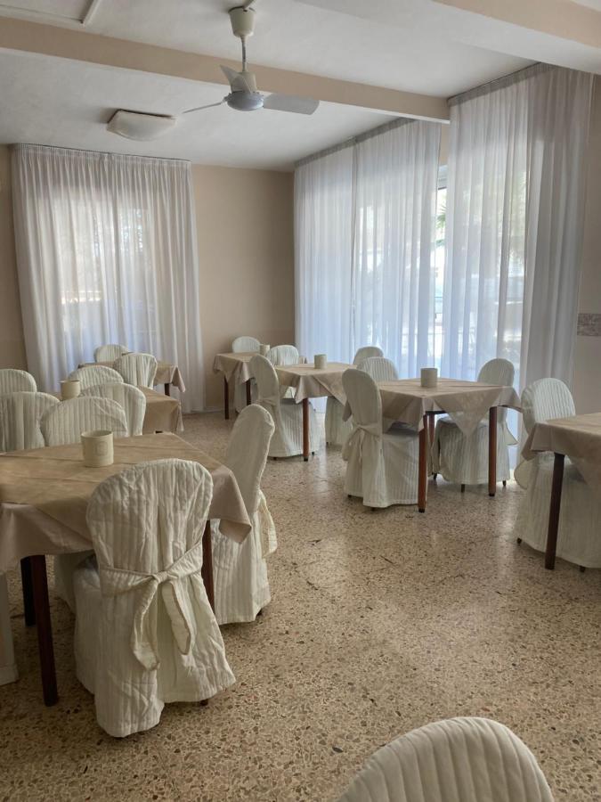 B&B Hotel Lucciola カットーリカ エクステリア 写真