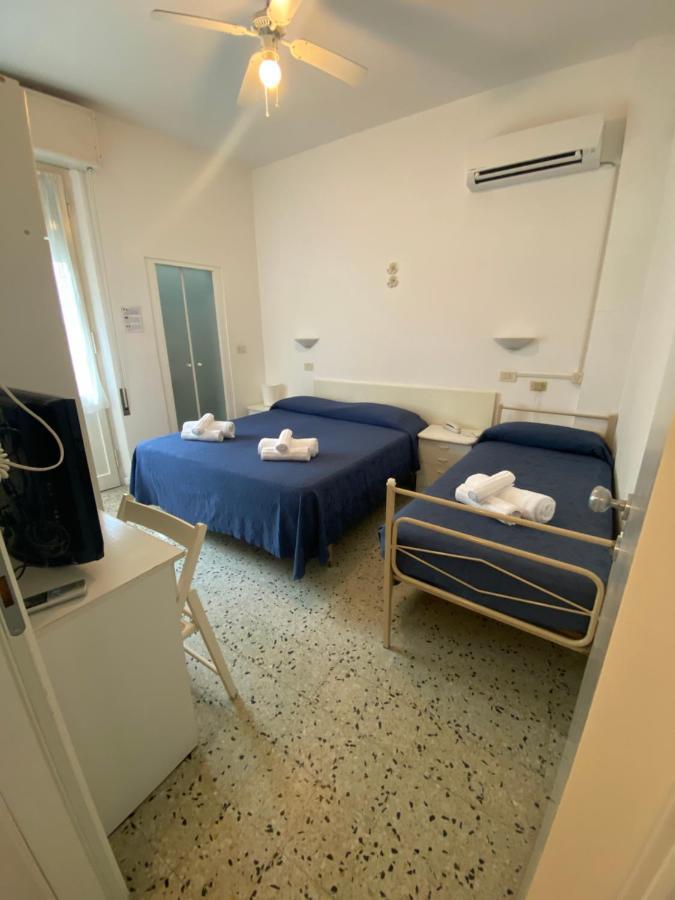 B&B Hotel Lucciola カットーリカ エクステリア 写真