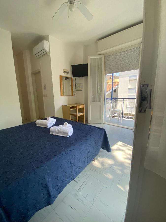 B&B Hotel Lucciola カットーリカ エクステリア 写真